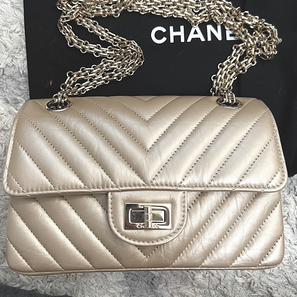 New Chanel 2022 Shiny Crumpled Calfskin Chevron Mini 2.55 Reissue Flap Bag
